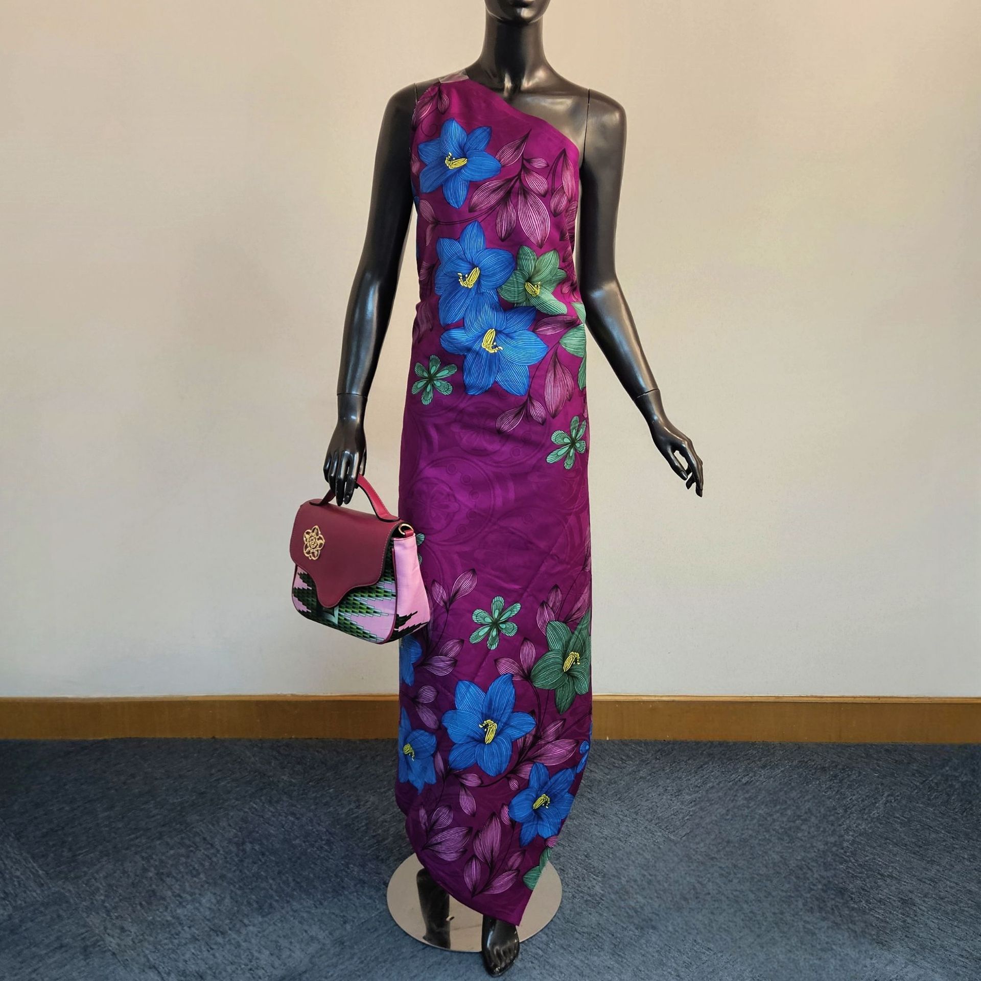 Bloemen bedrukt op paars blauw - Sewing Batik Fabric recensie en prijs